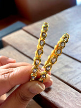 Load image into Gallery viewer, Dabi Kundan Tear Drop Shape pair of bangle set
