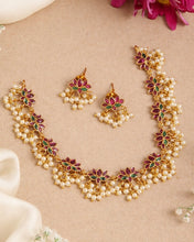 Load image into Gallery viewer, Simple Pearl kemp stone Lotus Dainty Necklace set
