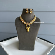 Load image into Gallery viewer, Contemporary Designer deer  Necklace set
