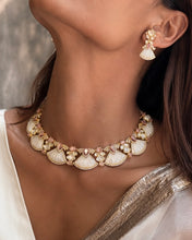 Load image into Gallery viewer, Pink Mother of Pearl Kundan silver Foiled Kundan Pearl Necklace set
