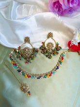 Load image into Gallery viewer, Multicolor Polki sleek necklace set with maangtikka
