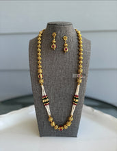 Load image into Gallery viewer, Ruby green Pearl Simple Matar Mala temple necklace set
