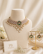 Load image into Gallery viewer, Moissanite green Statement Kundan necklace set with Maangtikka

