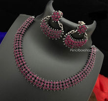 Load image into Gallery viewer, Dainty German silver stone sleek necklace set
