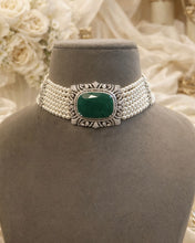 Load image into Gallery viewer, Kareena Inspired Doublet Emerald Pearl Solitaire Choker Necklace set

