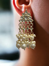 Load image into Gallery viewer, White kundan Simple Pearl Earrings
