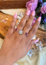 Load image into Gallery viewer, 2 finger Ring Rotating Flower Adjustable Size Solitaire Ring
