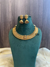 Load image into Gallery viewer, Lakshmi ji Golden Solid golden Necklace set with maangtikka
