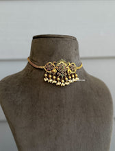 Load image into Gallery viewer, Multicolor Dainty Peacock kemp stone pearl choker necklace set
