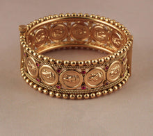 Load image into Gallery viewer, Rajwadi Coin Lakshmi ji Kemp Stone Ruby Openable Kada Pair
