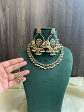 Load image into Gallery viewer, Multicolor Polki sleek necklace set with maangtikka
