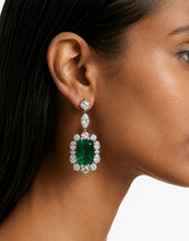 Load image into Gallery viewer, Emerald Green Solitaire Premium Necklace set
