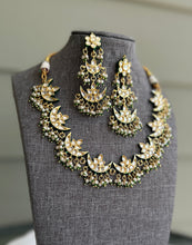 Load image into Gallery viewer, Kundan Back side Meenakari Designer Necklace set
