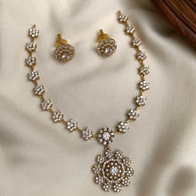 Load image into Gallery viewer, Cz dainty ethnic Temple Necklace set
