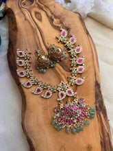 Load image into Gallery viewer, Lotus Pachi Jadau Traditional short Necklace set
