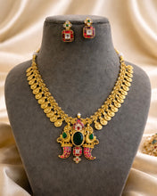 Load image into Gallery viewer, Pachi Jadau puligoru Pendant Necklace set
