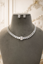 Load image into Gallery viewer, Kiara Alia Inspired Solitaire Choker Necklace set
