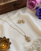 Load image into Gallery viewer, Premium CL Gold Plated American Diamond Cz Pendant set
