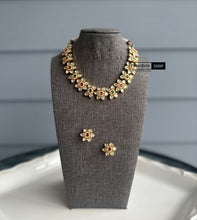 Load image into Gallery viewer, Tayani 22k gold plated flower Simple Dainty necklace set
