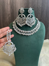 Load image into Gallery viewer, Polki Necklace pearl Set with maangtikka
