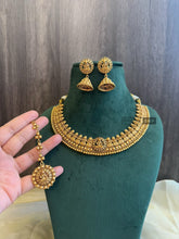 Load image into Gallery viewer, Lakshmi ji Golden Solid golden Necklace set with maangtikka

