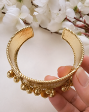Load image into Gallery viewer, Golden Pachi Kundan silver Lookalike German silver Cuff Kada
