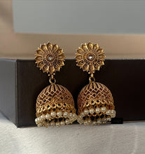 Load image into Gallery viewer, Small Flower stone jhumki earrings
