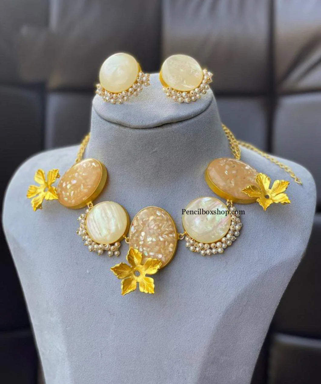 Contemporary Designer Natural Stone 3D Flower Necklace set
