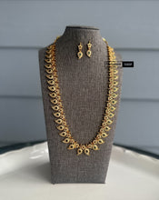 Load image into Gallery viewer, Long Mango shape kemp stone Necklace set  temple jewelry
