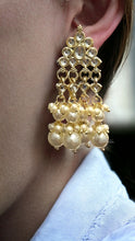 Load image into Gallery viewer, White kundan Simple Pearl Earrings
