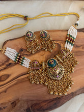 Load image into Gallery viewer, Traditional kemp stone Green Ruby ghungroo Rajwadi Necklace set
