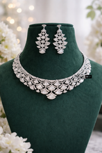 Load image into Gallery viewer, Celebrity Premium Showstopper Mop Layered Necklace set
