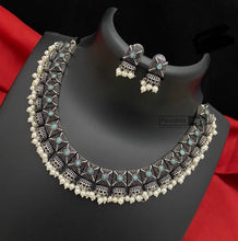 Load image into Gallery viewer, German silver stone simple pearl sleek necklace set
