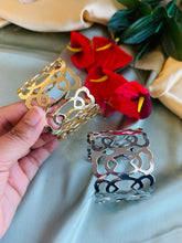 Load image into Gallery viewer, Heart Broad Openable cuff Bracelet IDW
