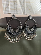 Load image into Gallery viewer, Peacock Big Statement Pearl German silver earrings
