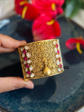 Load image into Gallery viewer, Peacock Ruby Kundan antique finish Openable kada
