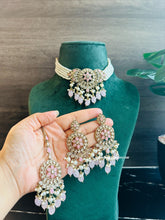 Load image into Gallery viewer, Zoe Baby Pink Pearl polki Kundan choker set with maangtikka
