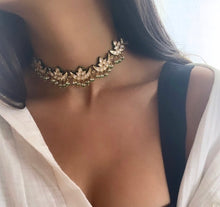 Load image into Gallery viewer, Kundan Back side Meenakari Designer Necklace set
