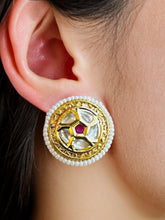 Load image into Gallery viewer, Kundan meenakari Small tiny ethnic stud earrings
