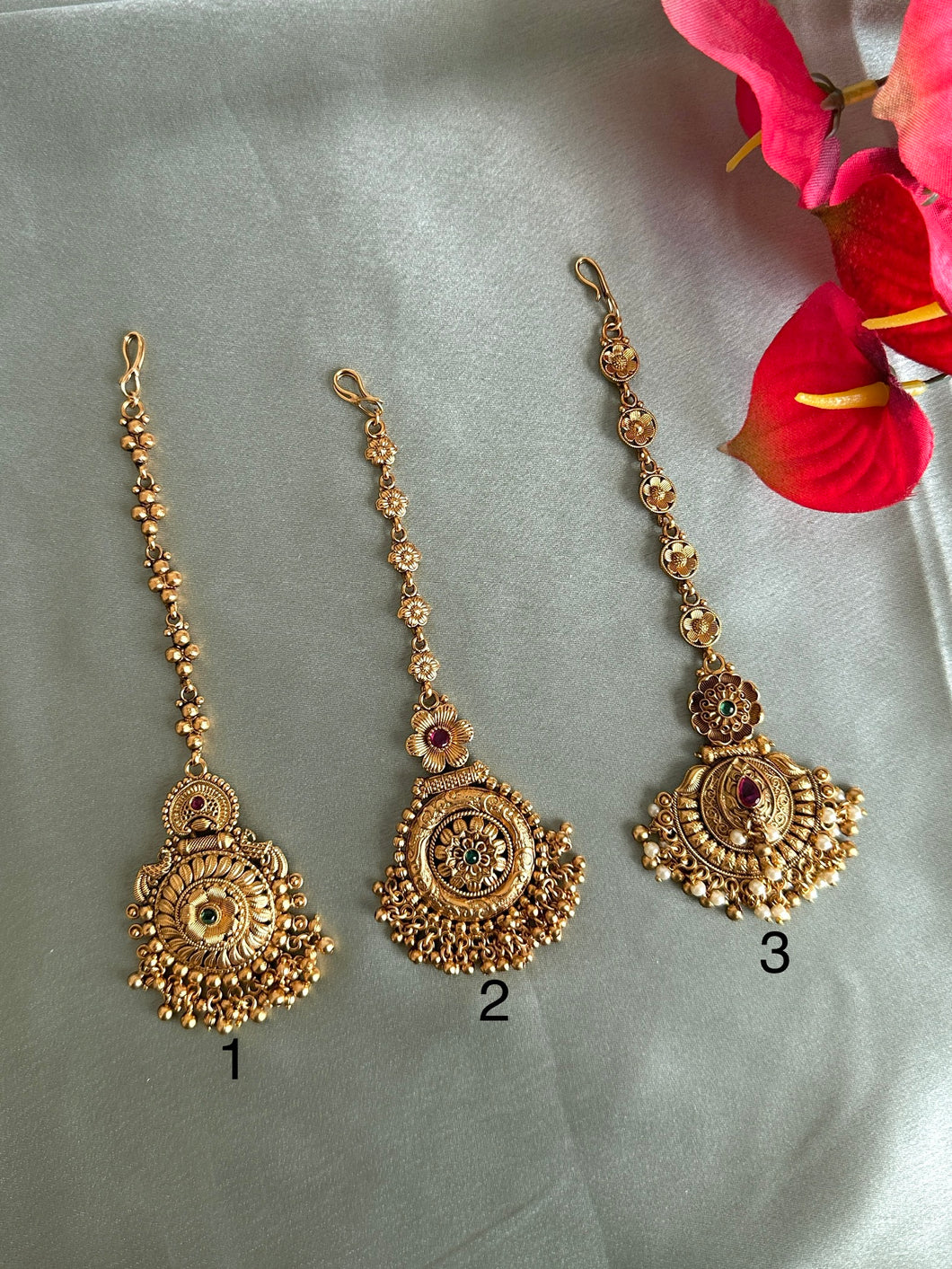 Golden Kemp Stone Dainty Maangtikka golden beads