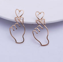 Load image into Gallery viewer, Gesture heart shape sleek stylish earrings IDW
