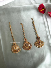 Load image into Gallery viewer, Golden Kemp Stone Dainty Maangtikka golden beads
