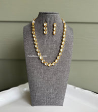Load image into Gallery viewer, Oval Single line Kundan Necklace set back side meenakari
