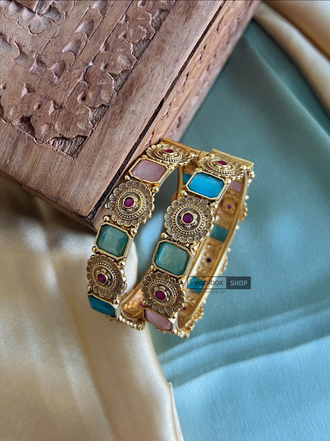 Set of 2 Bangles Multicolor Broad stone matte gold finish