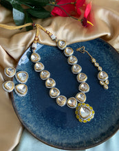 Load image into Gallery viewer, Premium Quality Maharani Uncut Polki  Kundan  Silver Foiled single layer Necklace set
