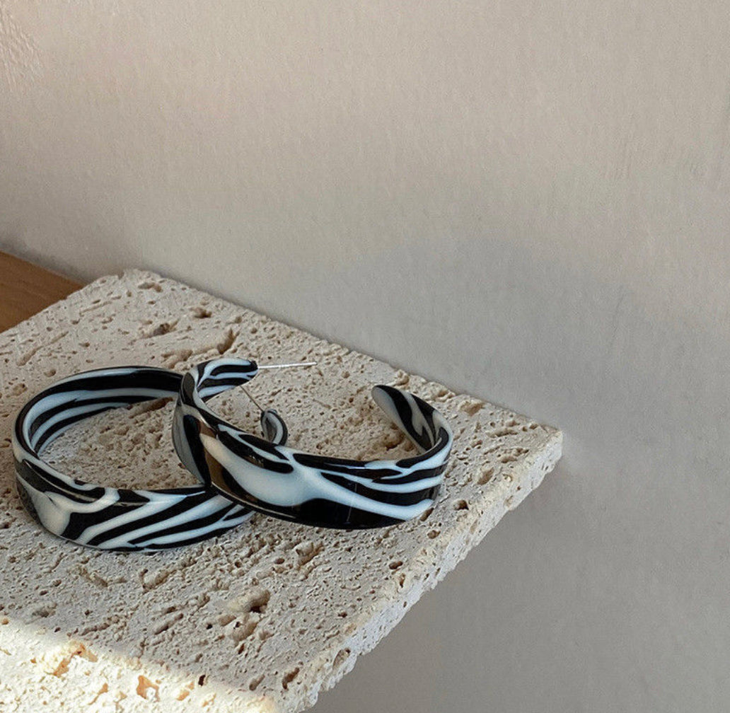 Black White Acrylic Hoop earrings IDW