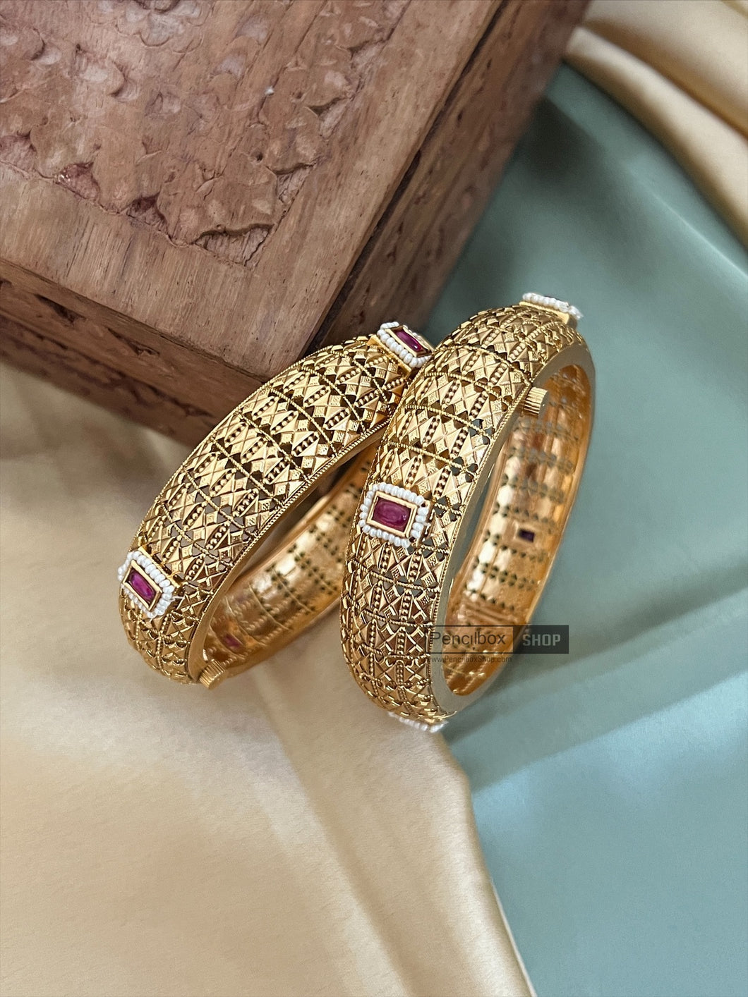 Set of 2 Bangles Ruby Pearl  Broad stone matte gold finish