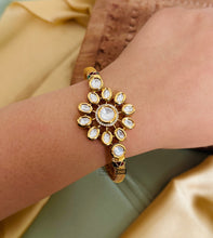 Load image into Gallery viewer, Kundan Back Meenakari Flower Openable bangle kada
