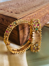 Load image into Gallery viewer, Set of 2 Bangles Flower Kemp stone Kundan Stone gold finish
