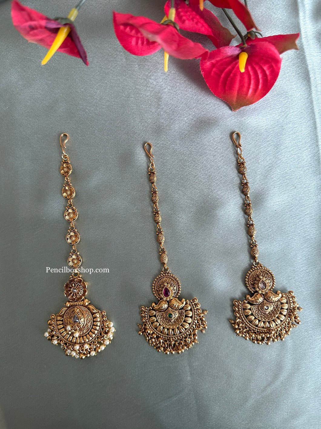 Golden Kemp Stone Dainty Maangtikka golden beads